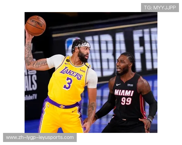 再伤一人现场直击克劳德疑似大腿受伤自行走回替补席画面曝光